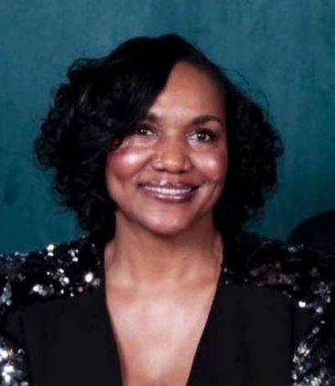 Gloria James